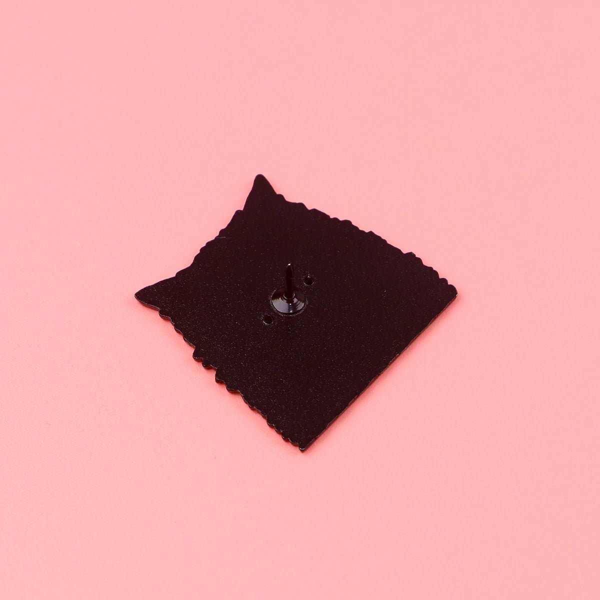 Cute Black Cat Enamel Pin — Cosplay Accessory Badge for Backpacks