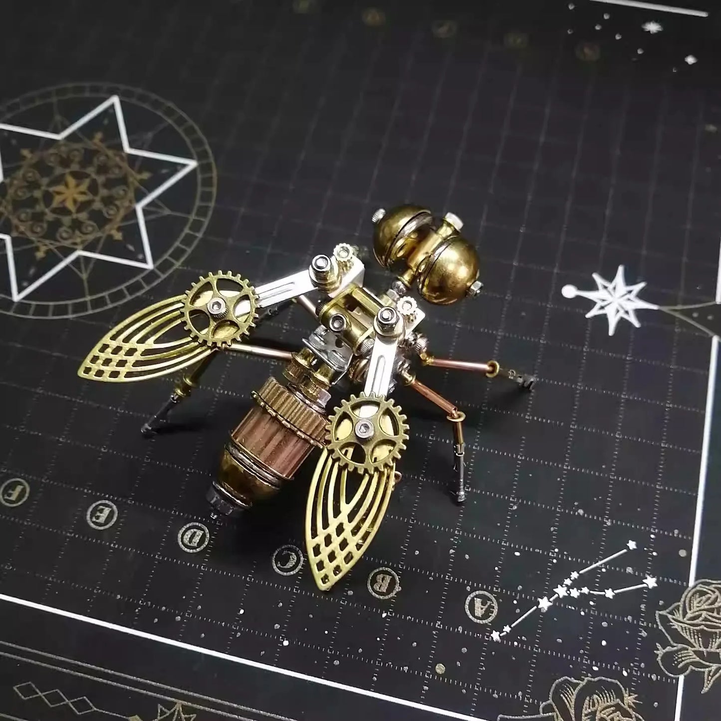 Steampunk Bumblebee Building Set - Mechanical Insect 3D Assembly Model