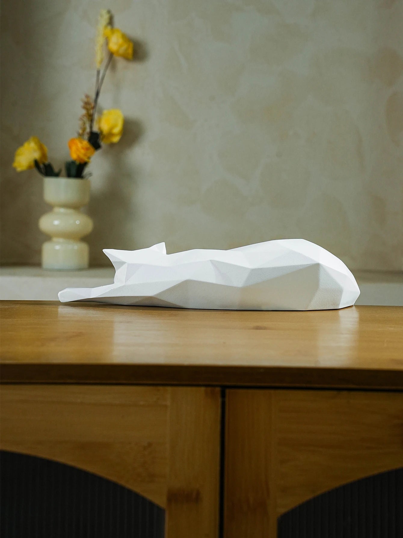 Geometric Cat Statue - Modern White & Black Figurine for Home Office Decor
